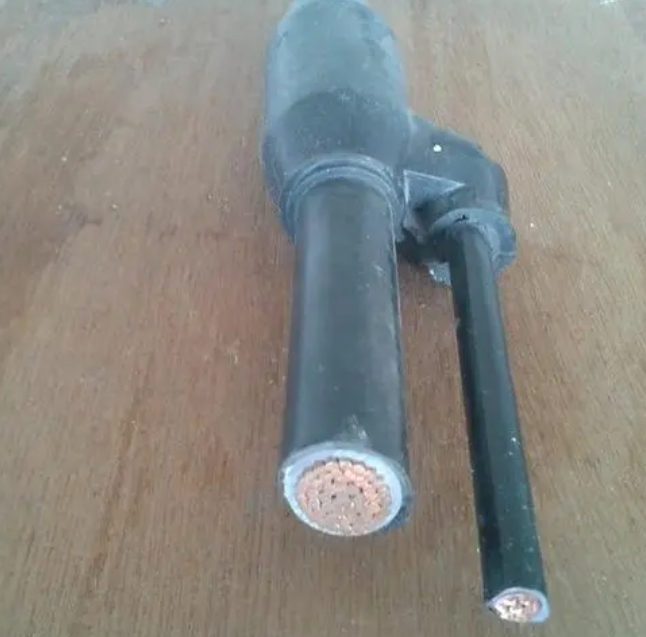 預(yù)制單芯分支電纜具有優(yōu)良的耐腐蝕性.jpg 預(yù)制單芯分支電纜具有優(yōu)良的耐腐蝕性.jpg